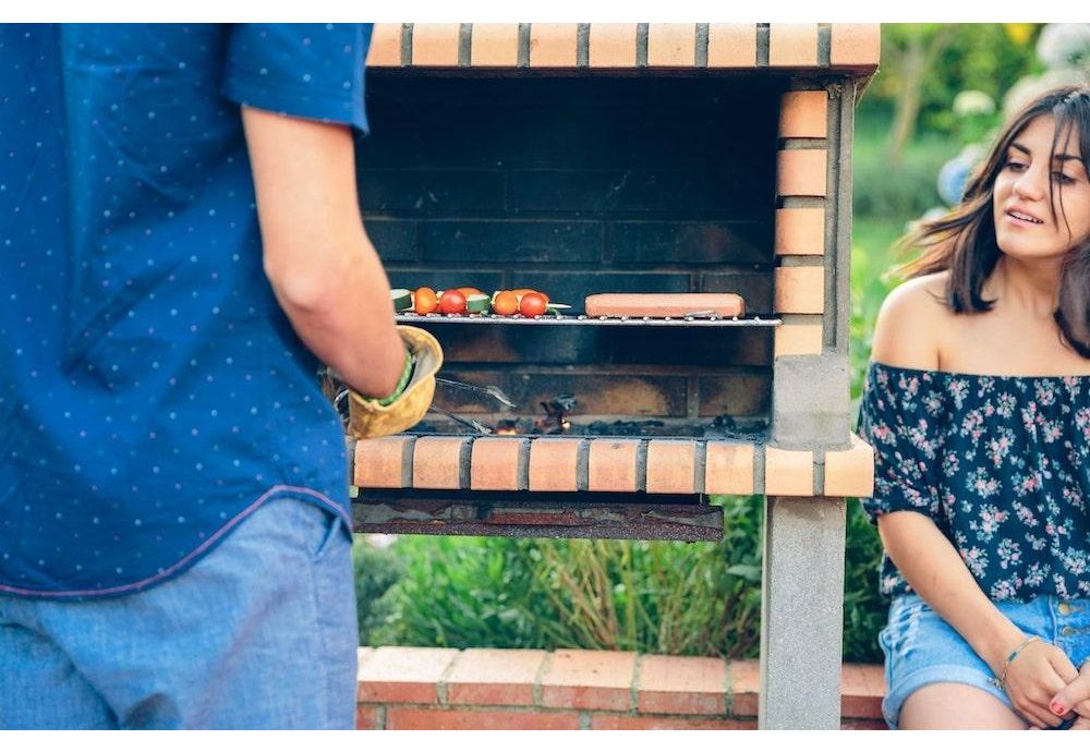 Κατασκευή χτιστής ψησταριάς BBQ – πλήρης οδηγός